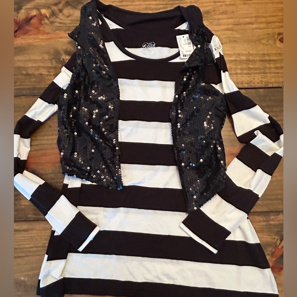 ✨Justice Black and White Striped Top